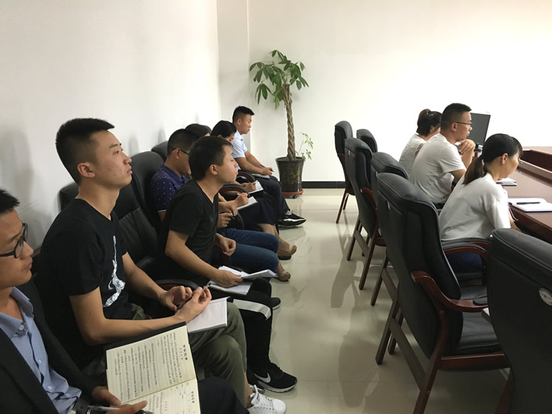 貫徹會議精神 做好金融工作 -------市龍江城鄉(xiāng)發(fā)展集團公司學(xué)習(xí)貫徹全市金融工作會議精神