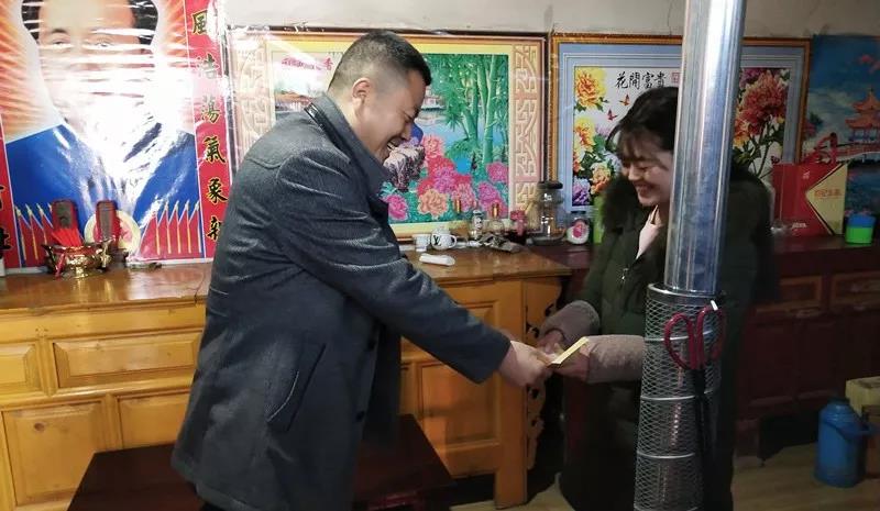 堅持精準(zhǔn)幫扶，合力脫貧攻堅——市龍江城鄉(xiāng)發(fā)展集團(tuán)、隴南太平洋財險公司聯(lián)合開展幫扶文縣橋頭鎮(zhèn)安子坡村2019年春節(jié)慰問活動