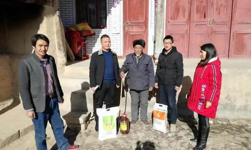 堅持精準(zhǔn)幫扶，合力脫貧攻堅——市龍江城鄉(xiāng)發(fā)展集團(tuán)、隴南太平洋財險公司聯(lián)合開展幫扶文縣橋頭鎮(zhèn)安子坡村2019年春節(jié)慰問活動