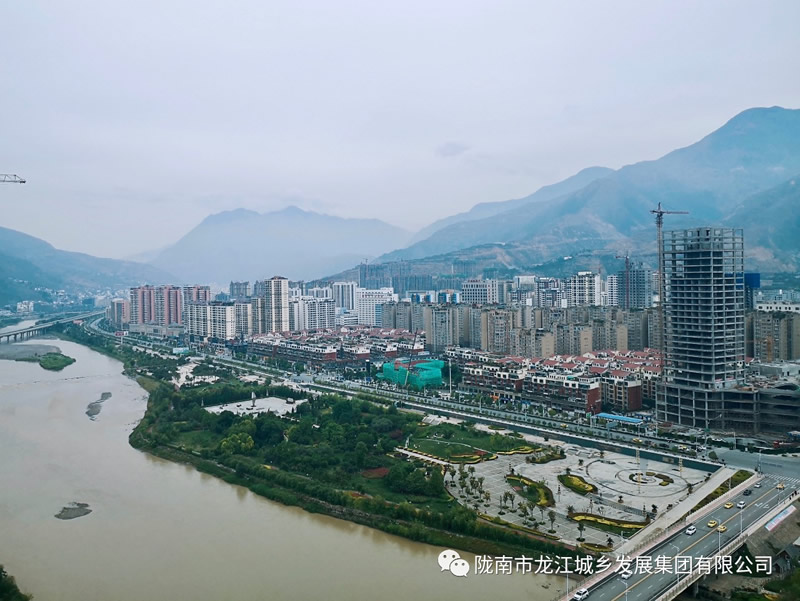 匠心傾注、喜封金頂——龍江?雙子座商住小區(qū)主體順利封頂