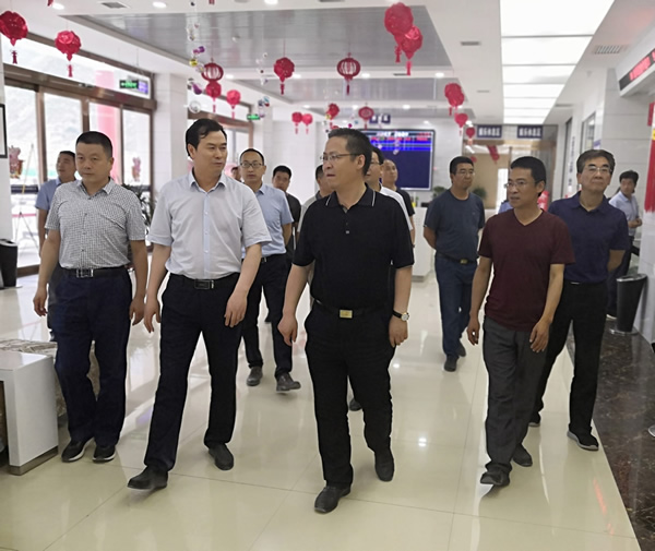 隴南市委常委、組織部部長(zhǎng)楊郃調(diào)研指導(dǎo)市龍江城鄉(xiāng)發(fā)展集團(tuán)公司黨建工作