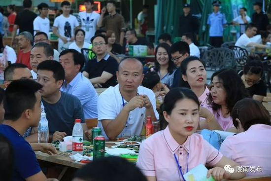 好嗨喲！隴南第一屆青島啤酒節(jié)開幕啦，為期8天