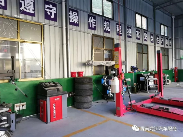 金錘鈑金，銀槍噴漆！龍江汽修值得信賴！