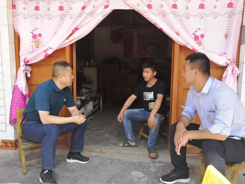 “感黨恩、憶黨史”，--市龍江城鄉(xiāng)發(fā)展集團公司開展慶祝建黨99周年主題黨日活動